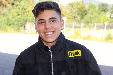 Lernender von Pneu Frank in der Werkstatt